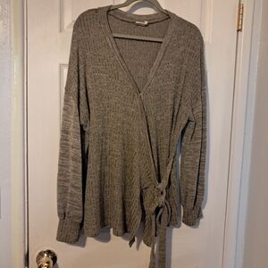 💰Suzanne Betro Gray/Green Wrap Sweater